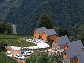 Emosh'un Tatil Köyü
